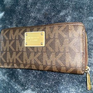 Micheal Kors Brown signature logo zipper wallet